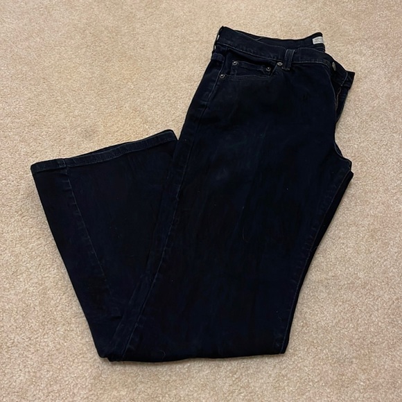 Dark Levi’s - Picture 4 of 5